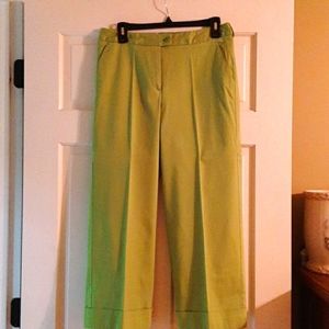 Cute, cuffed bright ankle trouser